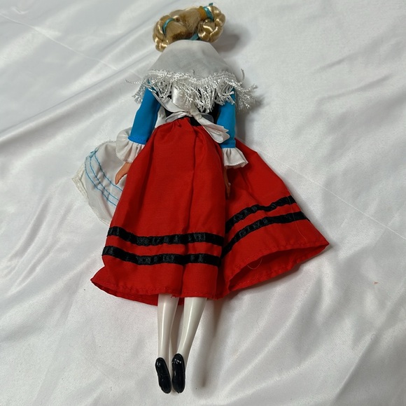 International Barbie vintage set of four dolls - Picture 7 of 9